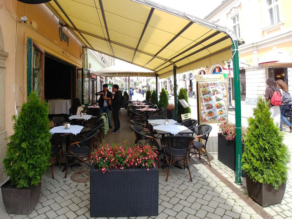 Cherry Apartman Егер Екстериор снимка